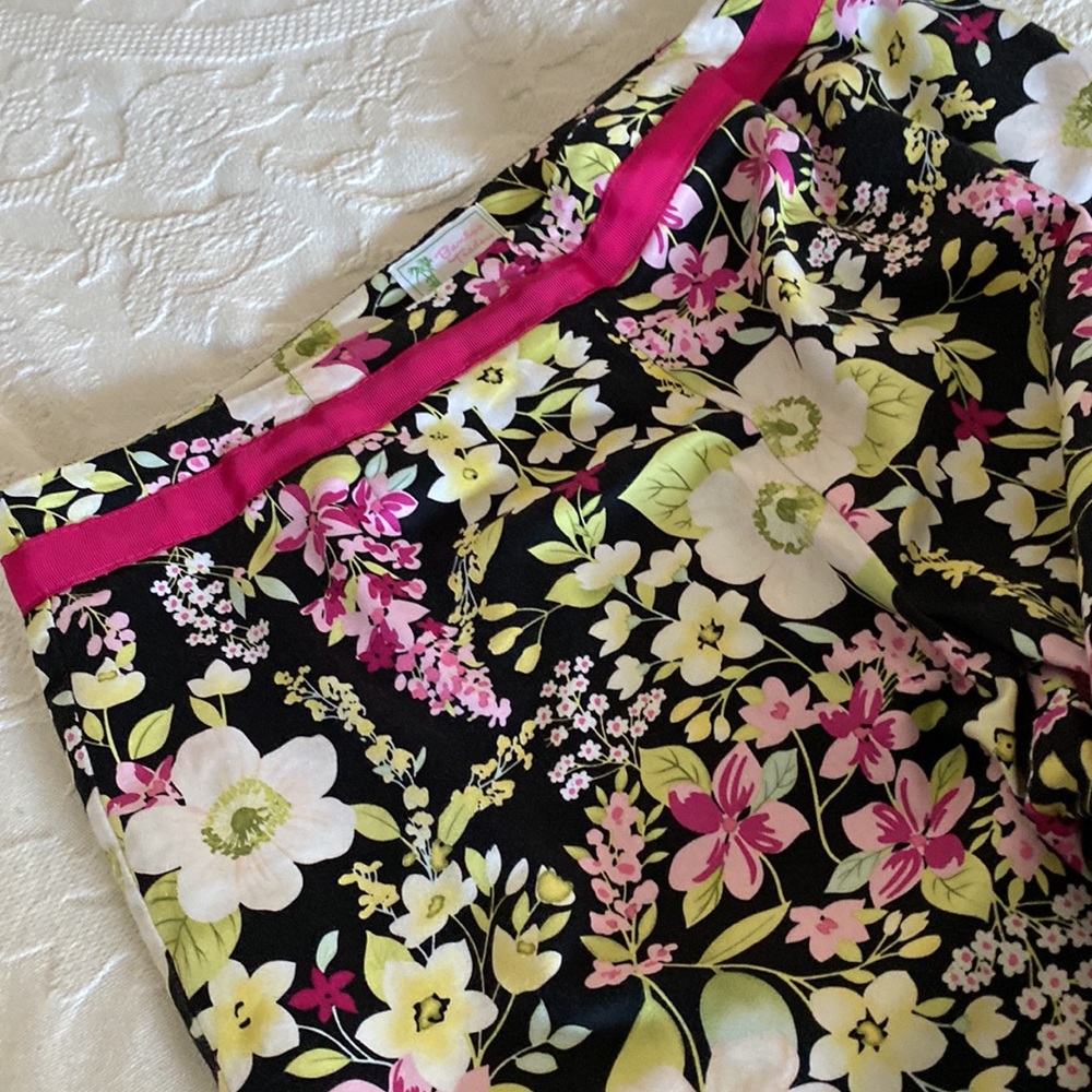 Ladies crop pants. Multi print 21" length. Stretchy and soft